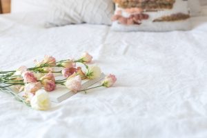 roses on bed, Valentines Day